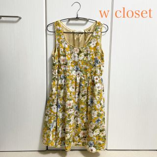 ダブルクローゼット(w closet)のwcloset ダブルクローゼット　ワンピース　花柄(ひざ丈ワンピース)