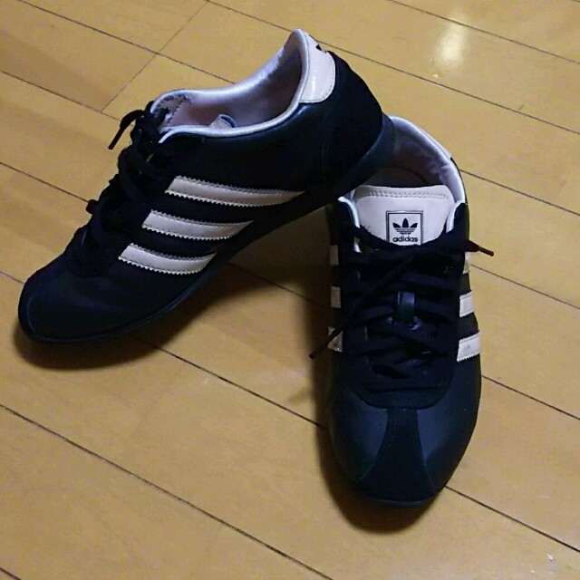 adidas(アディダス)のadidas CADET 黒×ピンク 22.5 レディースの靴/シューズ(スニーカー)の商品写真