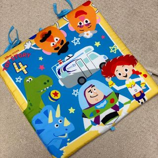 Disney 送料無料 新品 プリンセス ディズニー 丸椅子 豆イス パイプ椅子 ダイソーの通販 ラクマ Disney 送料無料 新品 プリンセス ディズニー 丸椅子 豆イス パイプ椅子 ダイソーの通販 ラクマ