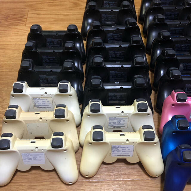 PlayStation3(プレイステーション3)のPS3 DUALSHOCK3 SIXAXIS 純正コントローラー　ジャンク エンタメ/ホビーのゲームソフト/ゲーム機本体(家庭用ゲーム機本体)の商品写真