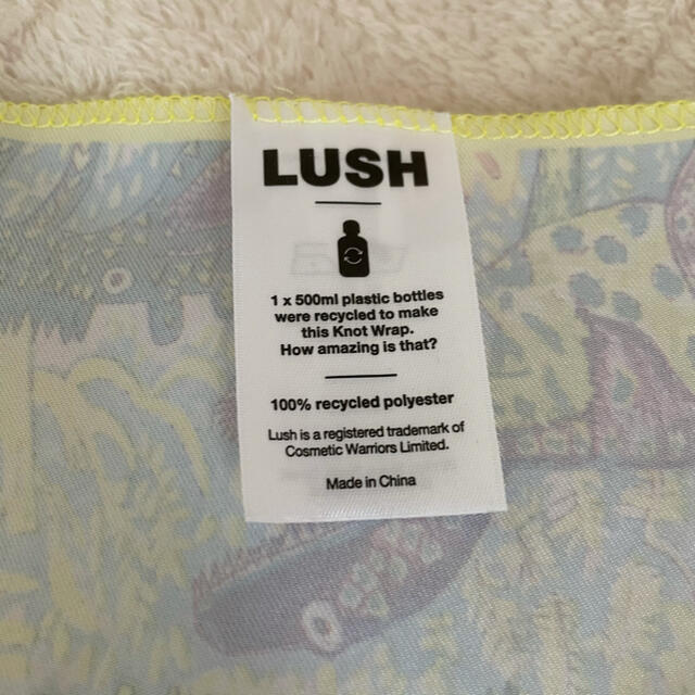 LUSH(ラッシュ)の美品❗️LUSH     ふろしきKNOT WRAP ディアノサウルス レディースのファッション小物(バンダナ/スカーフ)の商品写真