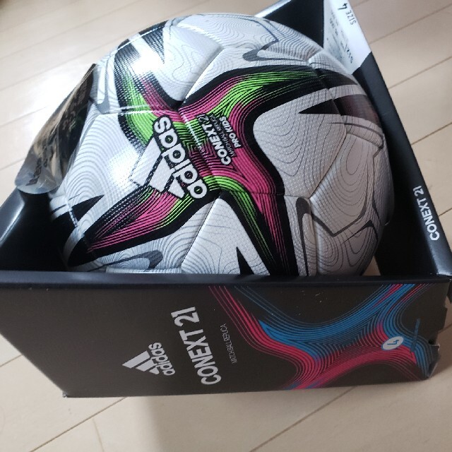 adidas(アディダス)の早い者勝ち！新品　サッカーボール　4号　アディダス　コネクト21　 スポーツ/アウトドアのサッカー/フットサル(ボール)の商品写真