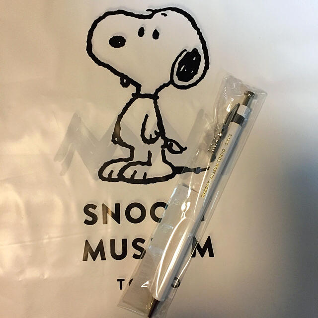 SNOOPY(スヌーピー)の【あき様専用】スヌーピーミュージアム 木軸ボールペン エンタメ/ホビーのおもちゃ/ぬいぐるみ(キャラクターグッズ)の商品写真