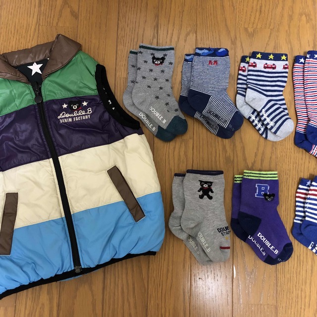 su-saku様専用☆ダブルビーベスト、ソックス 7足（13.0㎝〜15.0㎝） キッズ/ベビー/マタニティのキッズ服男の子用(90cm~)(Tシャツ/カットソー)の商品写真