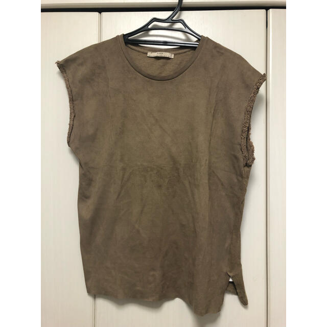 ZARA(ザラ)のZARA スエード　カットソー（キャメル） レディースのトップス(カットソー(半袖/袖なし))の商品写真