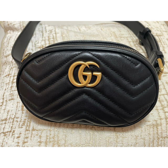 GUCCI GGマーモント キルティングレザー ボディバッグ