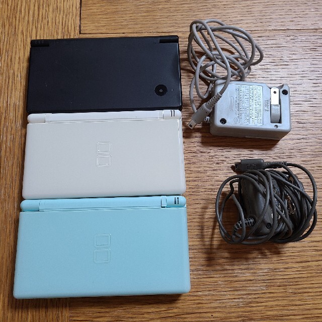 ニンテンドーDS(ニンテンドーDS)のNintendo DSi&DS Lite セット(充電器付き) エンタメ/ホビーのゲームソフト/ゲーム機本体(携帯用ゲーム機本体)の商品写真