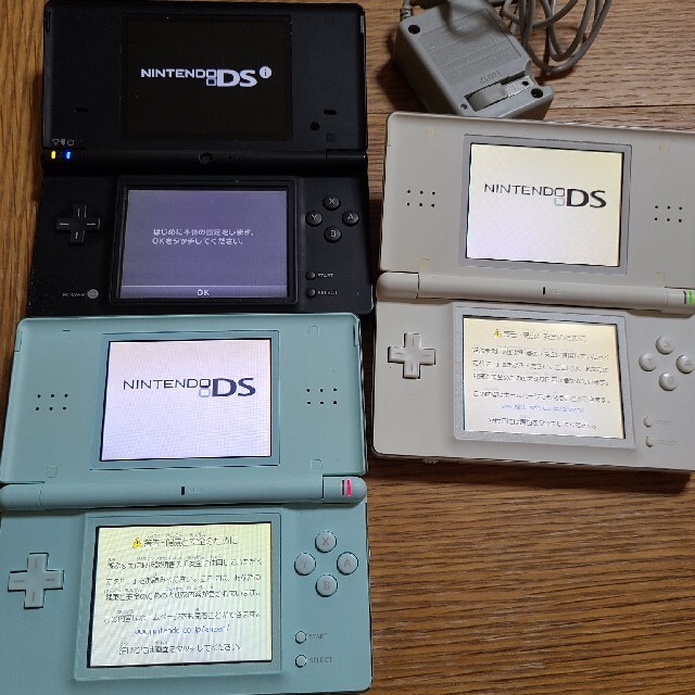 ニンテンドーDS(ニンテンドーDS)のNintendo DSi&DS Lite セット(充電器付き) エンタメ/ホビーのゲームソフト/ゲーム機本体(携帯用ゲーム機本体)の商品写真