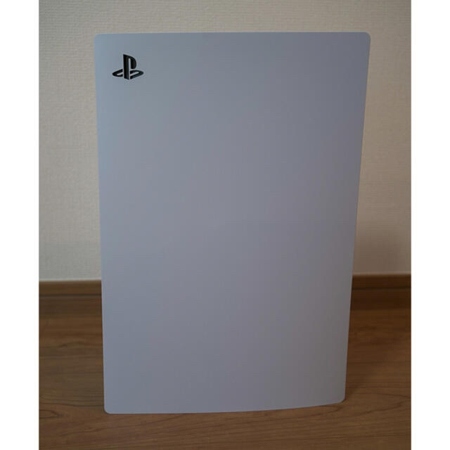 PlayStation(プレイステーション)の中古美品 PS5 CFI-1000A01 充電スタンド付 ps5 エンタメ/ホビーのゲームソフト/ゲーム機本体(家庭用ゲーム機本体)の商品写真