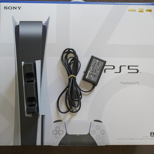 PlayStation(プレイステーション)の中古美品 PS5 CFI-1000A01 充電スタンド付 ps5 エンタメ/ホビーのゲームソフト/ゲーム機本体(家庭用ゲーム機本体)の商品写真