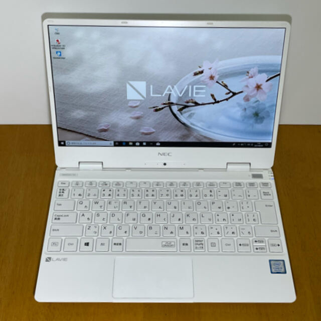 NEC(エヌイーシー)のNEC モバイルノート PC-NM550MAW　　　未開封オフィス2019付属 スマホ/家電/カメラのPC/タブレット(ノートPC)の商品写真