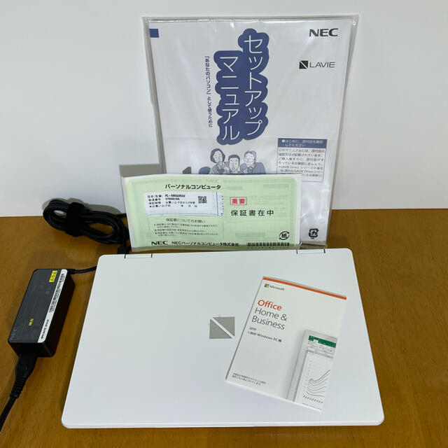 NEC(エヌイーシー)のNEC モバイルノート PC-NM550MAW　　　未開封オフィス2019付属 スマホ/家電/カメラのPC/タブレット(ノートPC)の商品写真