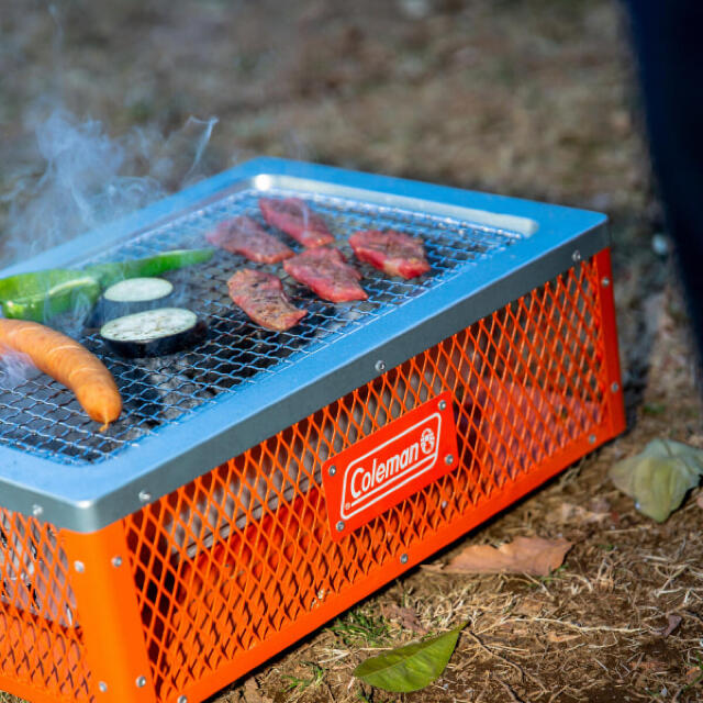 Coleman(コールマン)のColeman × BEAMS コラボ 別注 グリル コンロ BBQ スポーツ/アウトドアのアウトドア(ストーブ/コンロ)の商品写真