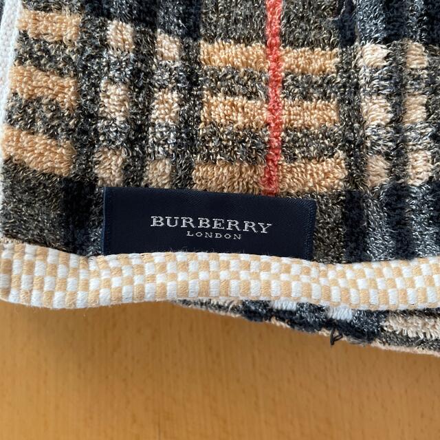 BURBERRY(バーバリー)のバーバリー　バスタオル インテリア/住まい/日用品の日用品/生活雑貨/旅行(タオル/バス用品)の商品写真