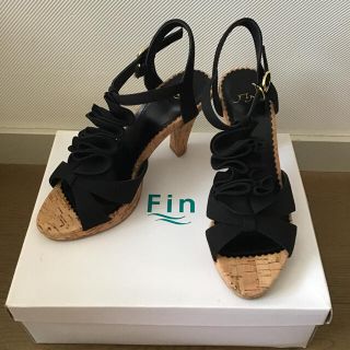 フィン(Fin)の17800円★Finフィン★お花モチーフが可愛いコルクサンダル★ブラック24(サンダル)