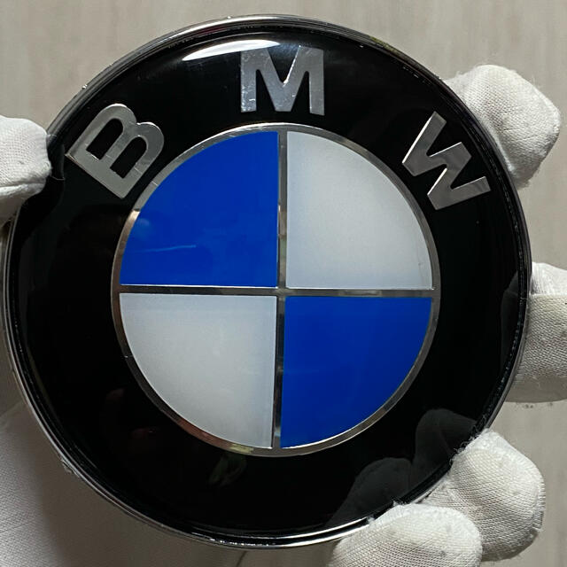 BMW(ビーエムダブリュー)の送料無料BMWボンネットエンブレム リアエンブレム 82㎜ 自動車/バイクの自動車(車種別パーツ)の商品写真