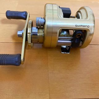 シマノ(SHIMANO)のシマノ　カルカッタ　チヌ　1000 右巻き(リール)