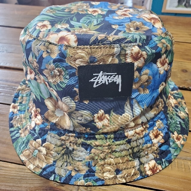 STUSSY(ステューシー)のstussy バケットハット リバーシブル 花柄 レディースの帽子(ハット)の商品写真