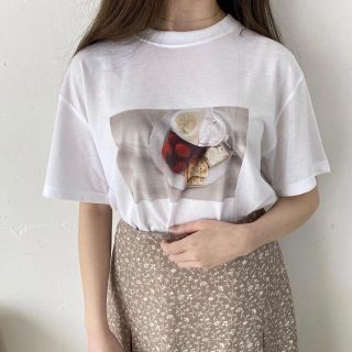 フーズフーチコ(who's who Chico)のmuguet strawberry photo-t(Tシャツ(半袖/袖なし))