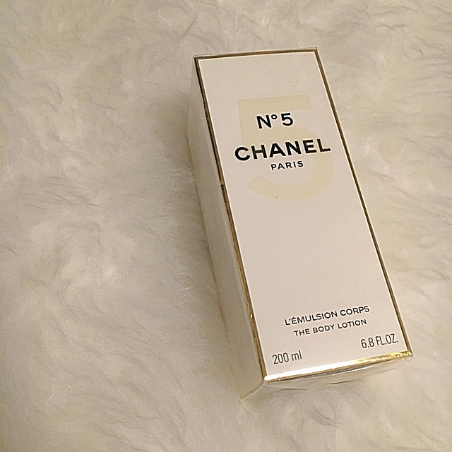 CHANEL(シャネル)のCHANEL No.5ボディーローション コスメ/美容のボディケア(ボディローション/ミルク)の商品写真