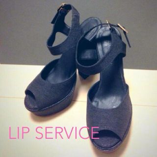 リップサービス(LIP SERVICE)のパイピングサンダル 送料込にしました！(サンダル)