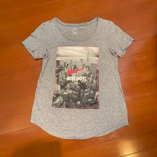 ナイキ(NIKE)のNIKE Tシャツ（レディース）(Tシャツ(半袖/袖なし))