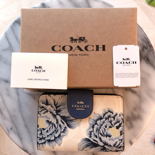 COACH(コーチ)の✨新作✨COACH ✤二つ折り財布✤ シグネチャー ホワイト マルチ レディース レディースのファッション小物(財布)の商品写真