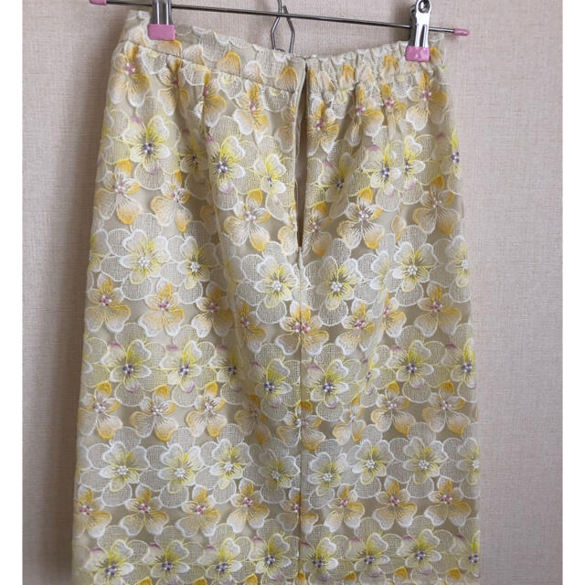 WILLSELECTION(ウィルセレクション)のフラワーチュールレースタイトスカート レディースのスカート(ひざ丈スカート)の商品写真