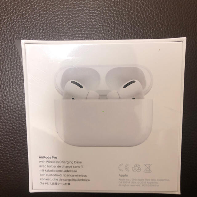 Apple(アップル)の【保証開始前.未開封】Apple AirPods Pro（エアーポッドプロ） スマホ/家電/カメラのオーディオ機器(ヘッドフォン/イヤフォン)の商品写真