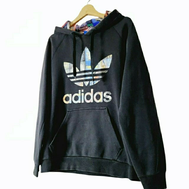 adidas(アディダス)の【限定品！】！adidas アディダス カタログ柄 パーカー ブラック Lサイズ メンズのトップス(パーカー)の商品写真