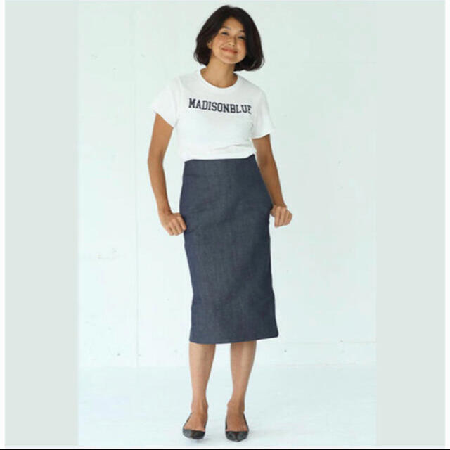MADISONBLUE(マディソンブルー)の美品　マディソンブルー  ロゴ　Tシャツ　白　ホワイト レディースのトップス(Tシャツ(半袖/袖なし))の商品写真