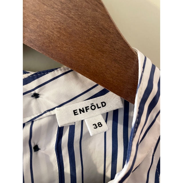 ENFOLD by ◯'s shop｜エンフォルドならラクマ - enfoldエンフォルド白ブルーストライプボトルネックデザインブラウスシャツの通販 再入荷好評