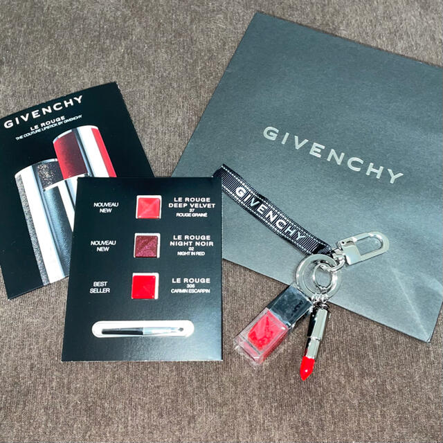 GIVENCHY(ジバンシィ)の【お値下げ中】ジバンシィ キーホルダー レディースのファッション小物(キーホルダー)の商品写真