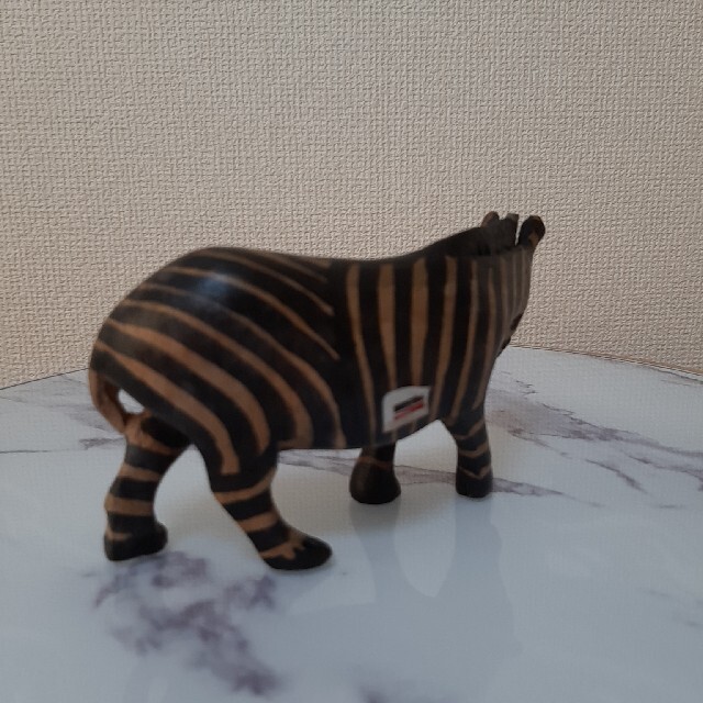 アフリカ製品　🦓🦓二頭　未使用品　ドバイ→エミレーツモール購入　 インテリア/住まい/日用品のインテリア小物(置物)の商品写真