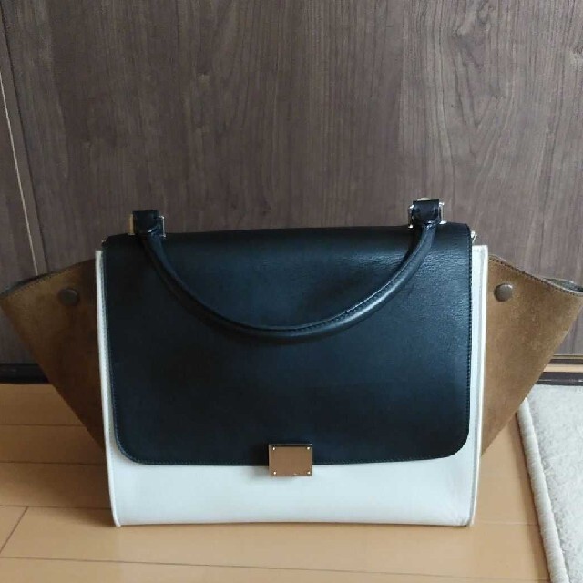 celine(セリーヌ)の売約済みCELINE トラペーズ 無地 ハンドバッグ♡ミディアム♡ レディースのバッグ(ハンドバッグ)の商品写真