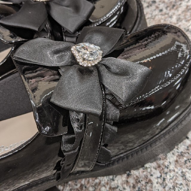 厚底ハートビジューリボンエナメルローファーLL韓国量産型地雷系ゴシックロリータ レディースの靴/シューズ(ローファー/革靴)の商品写真