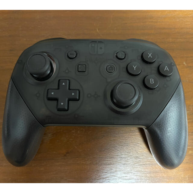 Nintendo Switch(ニンテンドースイッチ)の【完動品】NINTENDO SWITCH PROコントローラー エンタメ/ホビーのゲームソフト/ゲーム機本体(その他)の商品写真