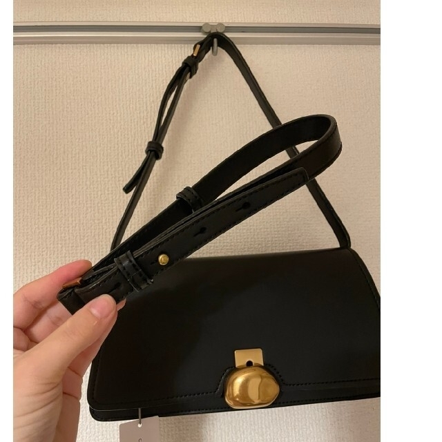 Charles and Keith(チャールズアンドキース)のチャールズアンドキース　バッグ レディースのバッグ(ハンドバッグ)の商品写真