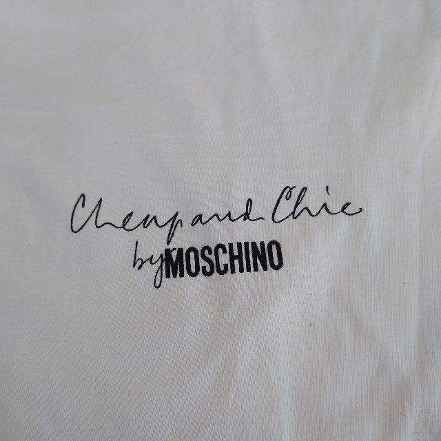 MOSCHINO(モスキーノ)のチープ&シック モスキーノ ロゴ Tシャツ イタリア製 クリーム色 メンズのトップス(Tシャツ/カットソー(半袖/袖なし))の商品写真