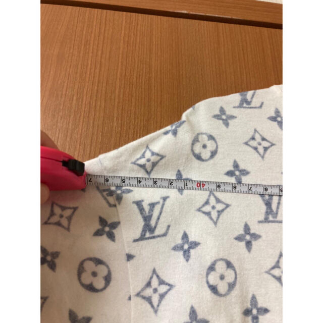 LOUIS VUITTON(ルイヴィトン)のルイヴィトン モノグラム柄レディースTシャツ【完全正規品】シリアルナンバー掲載済 レディースのトップス(Tシャツ(半袖/袖なし))の商品写真