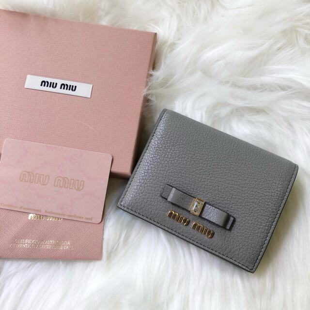 ミュウミュウ miu miu ✥ミニウォレット 二つ折り財布✥リボン