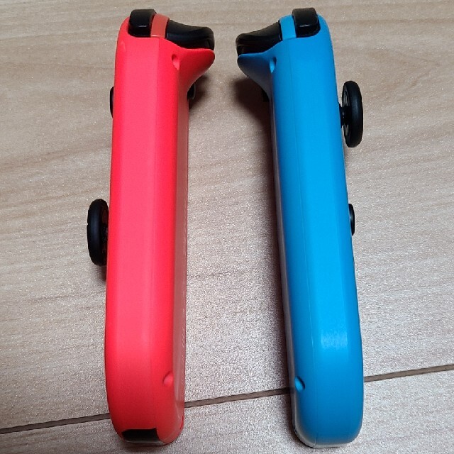 Nintendo Switch(ニンテンドースイッチ)の【動作確認済】Joy-Con　(ジョイコン)　左右セット エンタメ/ホビーのゲームソフト/ゲーム機本体(携帯用ゲーム機本体)の商品写真