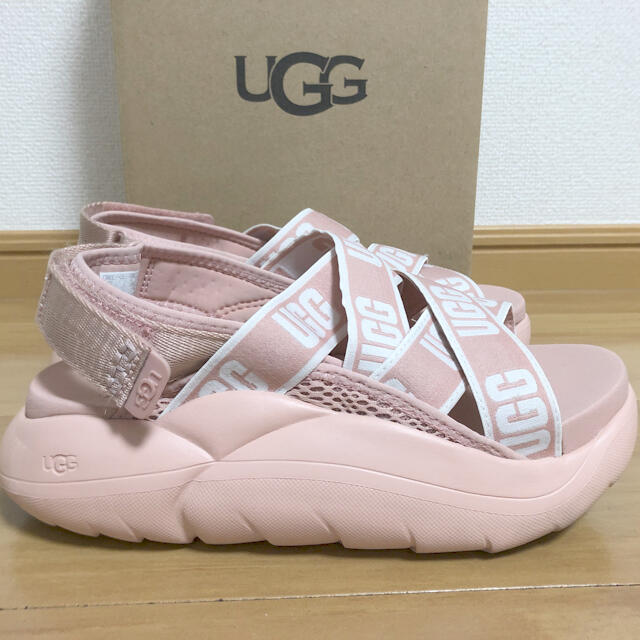 UGG(アグ)の美品　UGG クラウド　サンダル レディースの靴/シューズ(サンダル)の商品写真