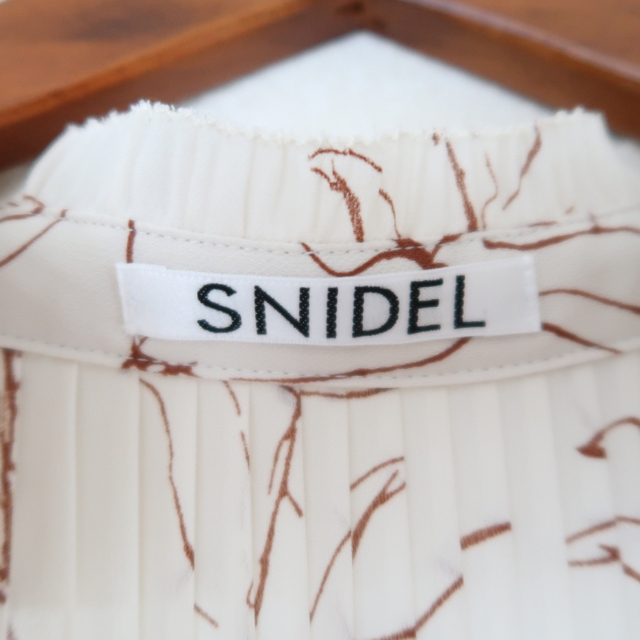 SNIDEL(スナイデル)の専用:スナイデル SNIDEL | ティアードプリーツワンピース （アイボリー） レディースのワンピース(ロングワンピース/マキシワンピース)の商品写真