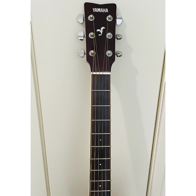 YAMAHA FS820  アコースティックギター　ソフトケース.カポタスト付き