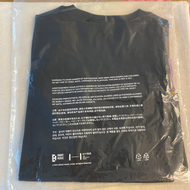 未開封　BTS x マクドナルド（ロゴ S/S Tシャツ）ポーチ付 エンタメ/ホビーのタレントグッズ(アイドルグッズ)の商品写真