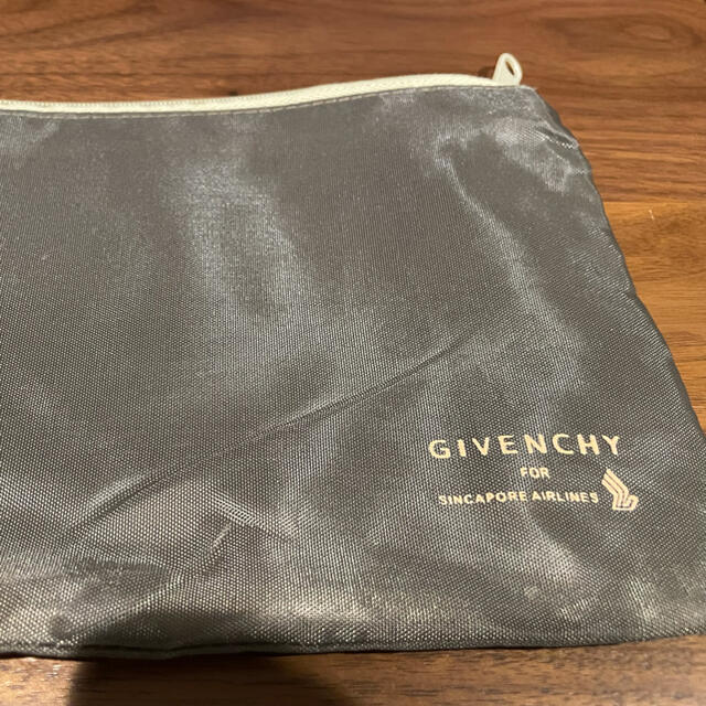 GIVENCHY(ジバンシィ)の【ジバンシー】アメニティポーチ(薄型ポーチ) レディースのファッション小物(ポーチ)の商品写真