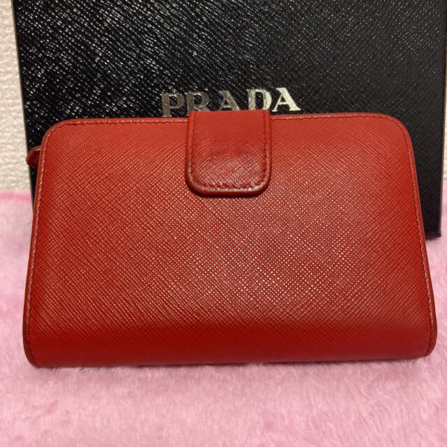 PRADA(プラダ)の良品！PRADA プラダ サフィアーノゴールド　折り財布　レッド レディースのファッション小物(財布)の商品写真