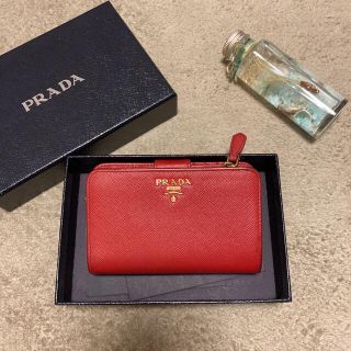 プラダ(PRADA)の良品！PRADA プラダ サフィアーノゴールド　折り財布　レッド(財布)