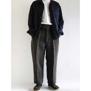 コモリ(COMOLI)のNEAT charcoal dye Beltless L(スラックス)